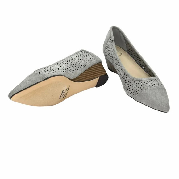Journee Collection Finnola Grey Perforated Womens Wedge Pumps Size 8M - Picture 11 of 12